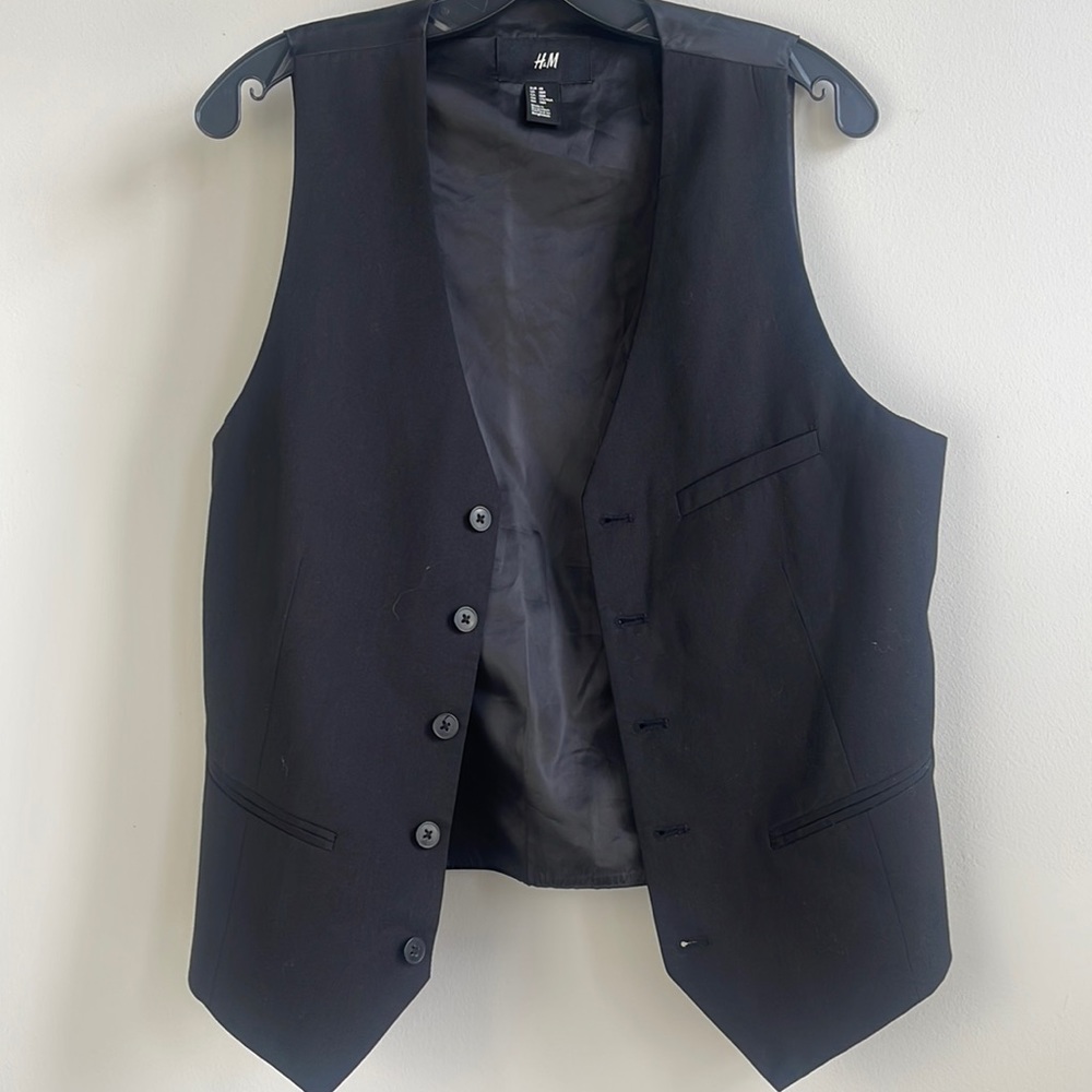 Black H&M vest great to elevate any business cause or professional look